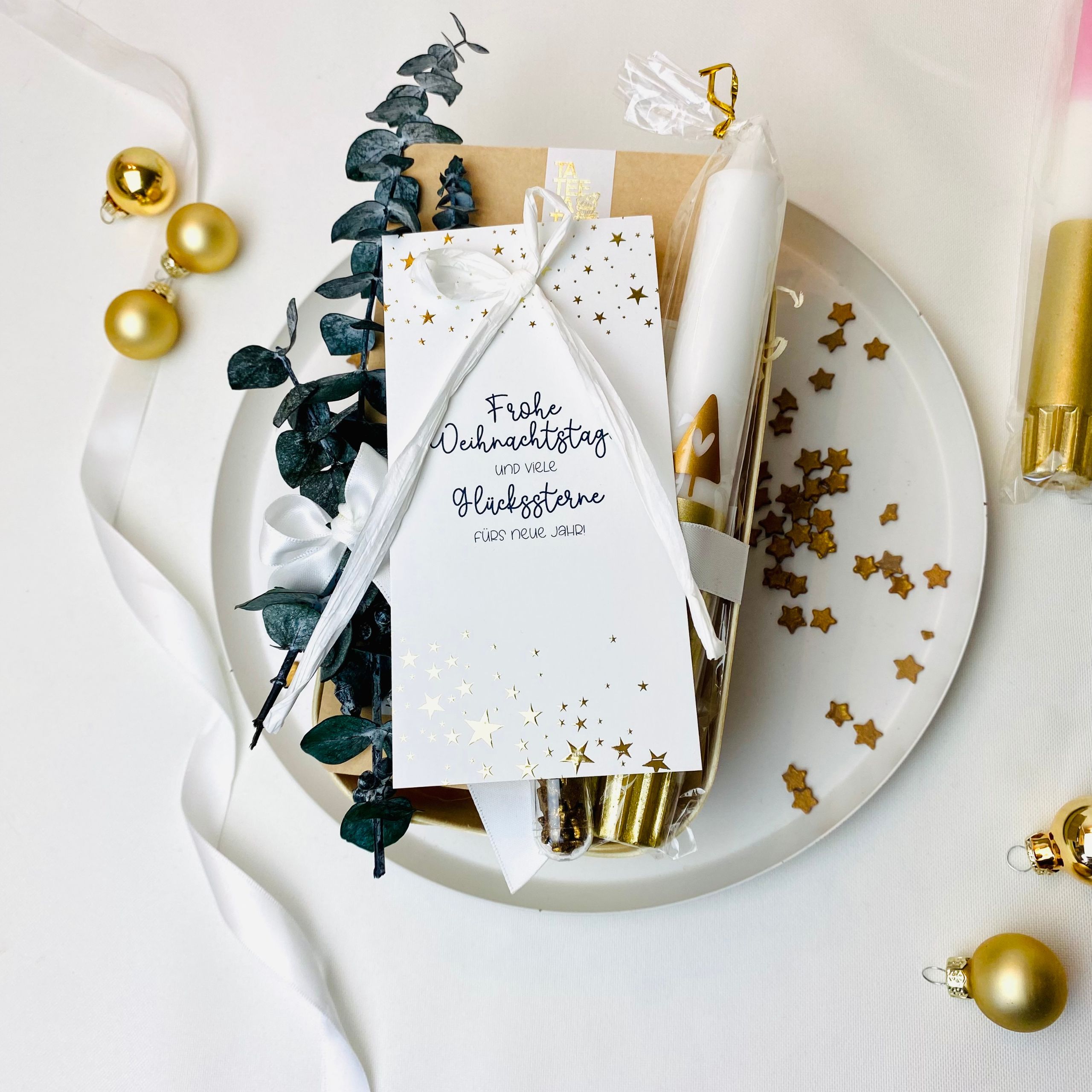 Weihnachtliches Geschenkset | Teemischung & Dip Dye Kerze & goldige Schoko Linsen